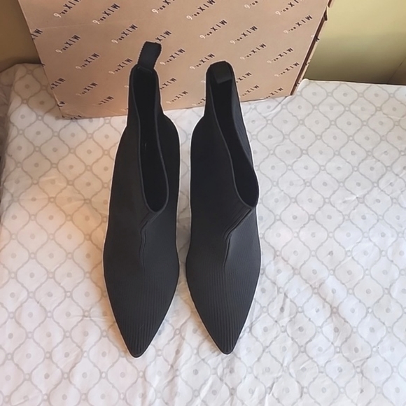 Stretch knit bootie heels - Picture 7 of 7